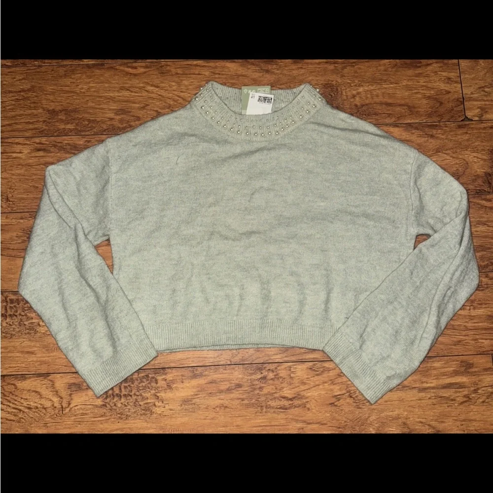 New H&M Crop Pearl Sweater Women's Size Medium